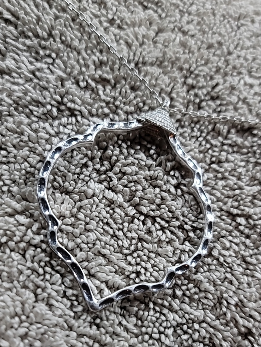 Silver Scalloped Pendant Necklace